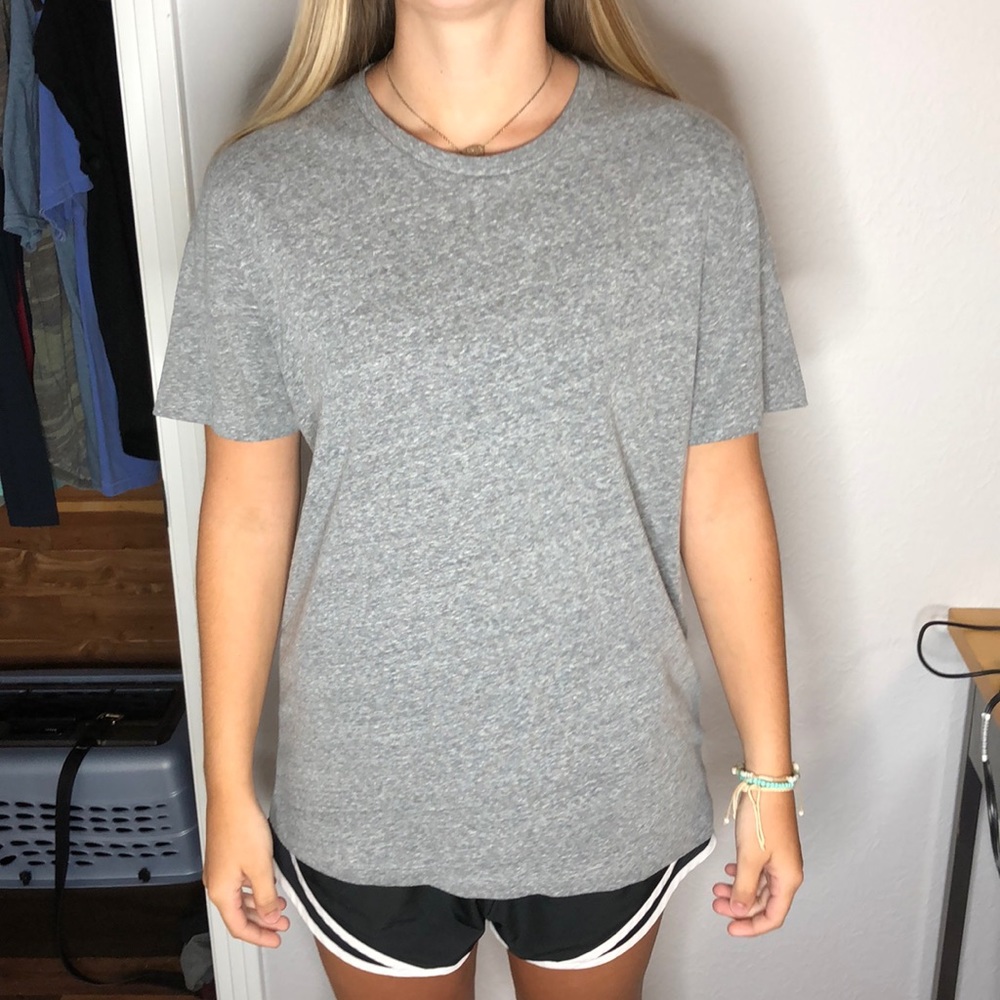 gray t-shirt from old navy